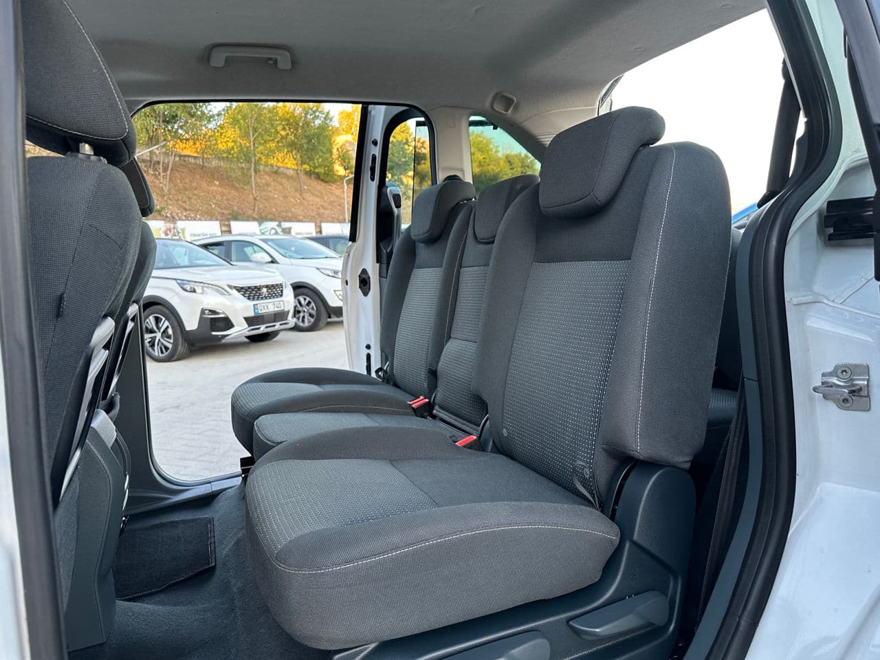 2014 Ford Grand C-MAX — Miniatură 13
