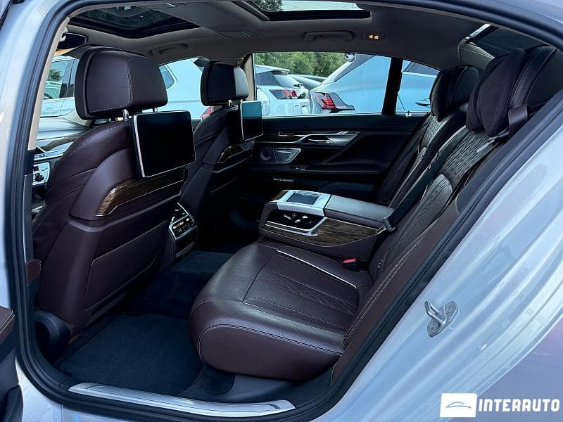 2017 BMW 740e — Miniatură 23