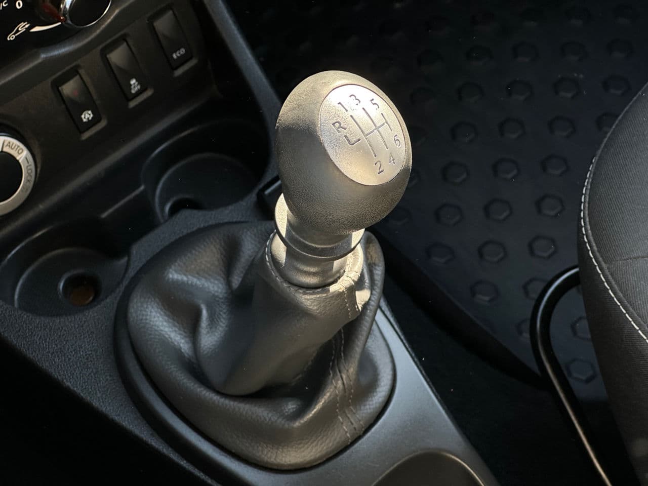 2015 Dacia Duster — Miniatură 11