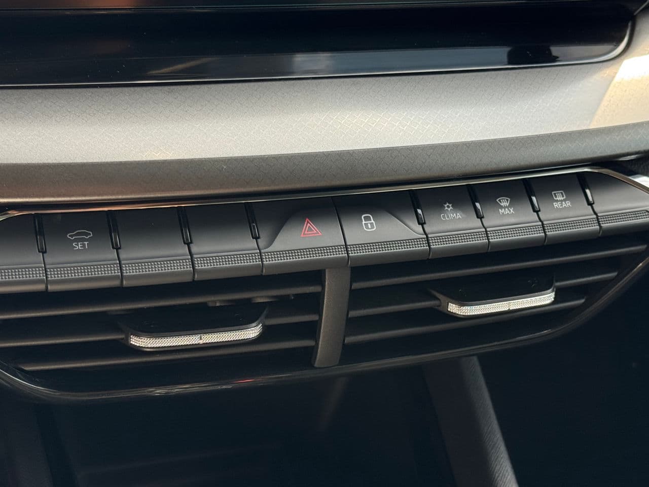 2021 Skoda Octavia — Miniatură 11