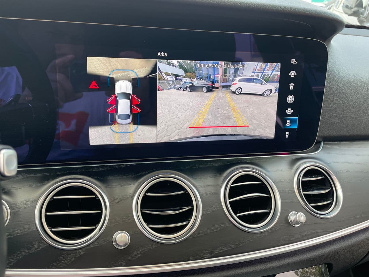 2023 Mercedes E 220 — Miniatură 13