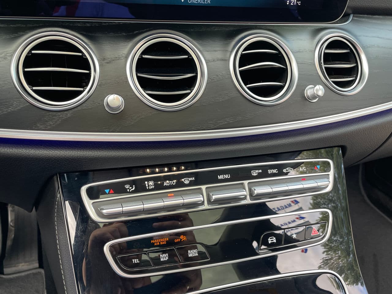 2023 Mercedes E 220 — Miniatură 14