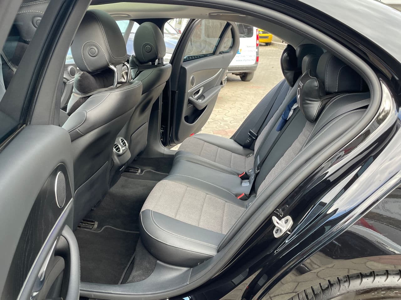 2023 Mercedes E 220 — Miniatură 16