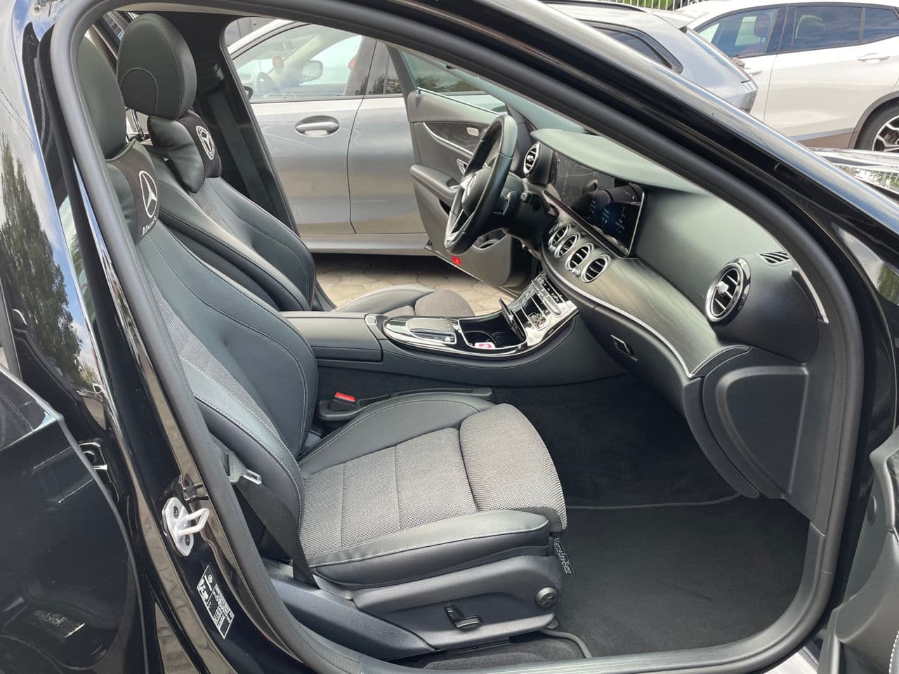 2023 Mercedes E 220 — Miniatură 19