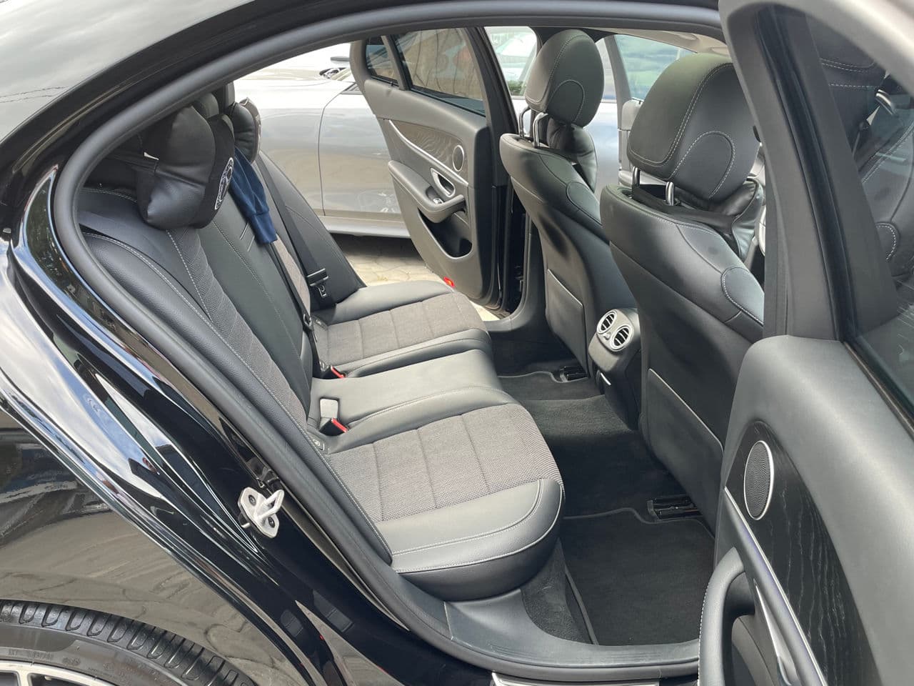 2023 Mercedes E 220 — Miniatură 17