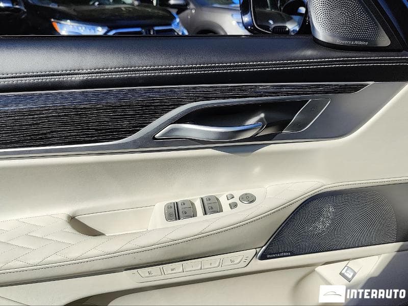 2021 BMW 740 — Miniatură 21