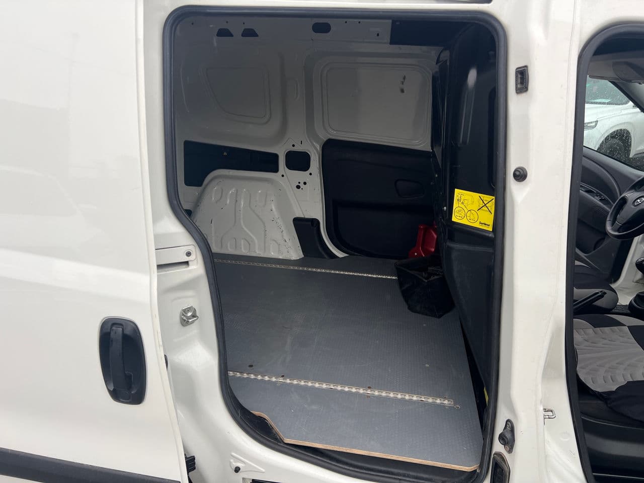 Opel Combo 2015 — Миниатюра 12