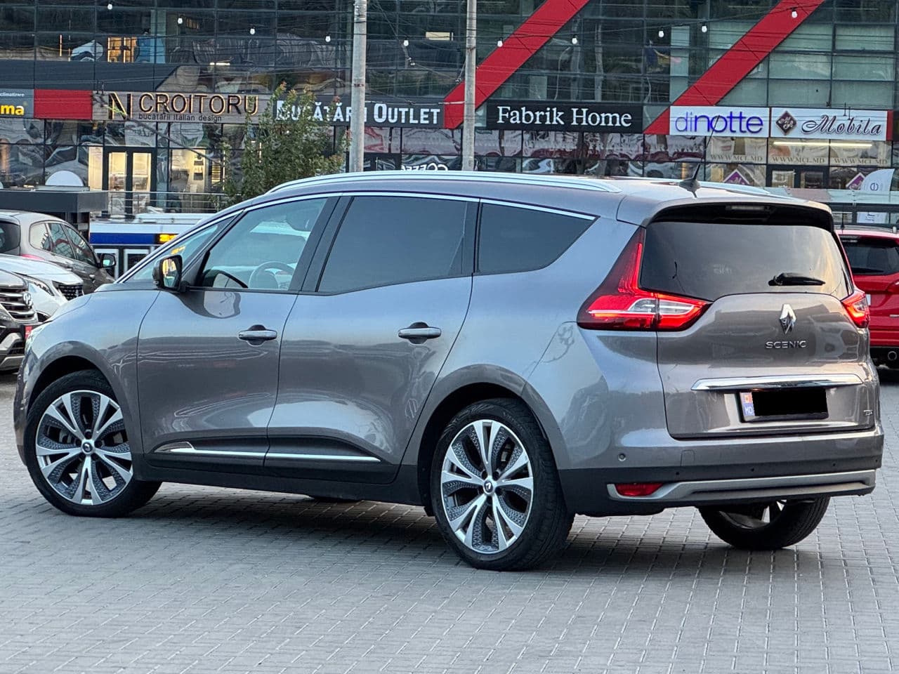2017 Renault Grand Scenic — Miniatură 4
