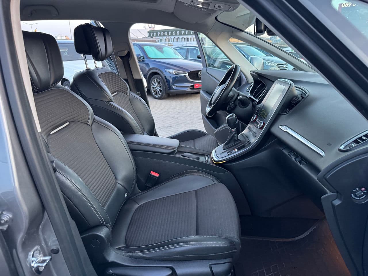 2017 Renault Grand Scenic — Miniatură 13