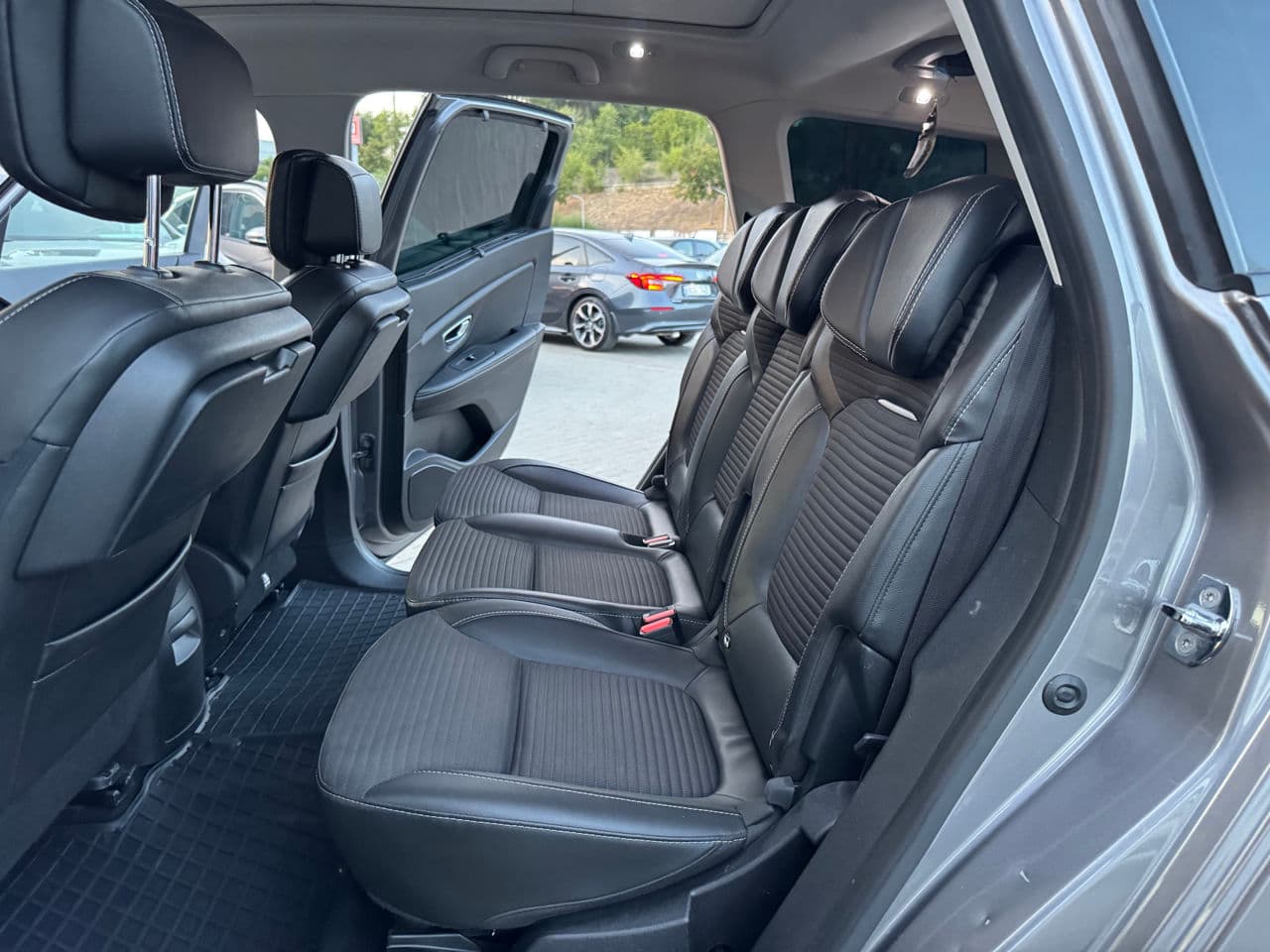 2017 Renault Grand Scenic — Miniatură 19