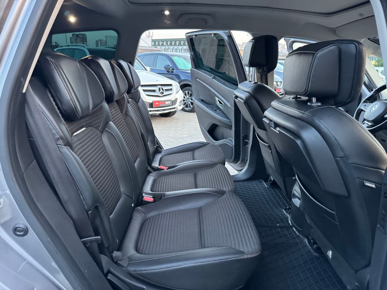 2017 Renault Grand Scenic — Miniatură 14