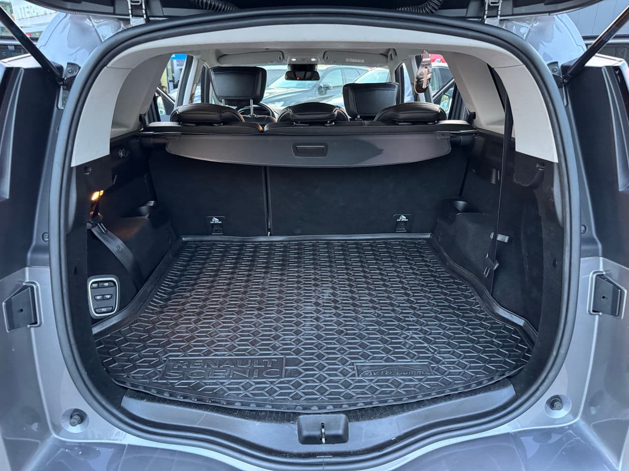 2017 Renault Grand Scenic — Miniatură 18