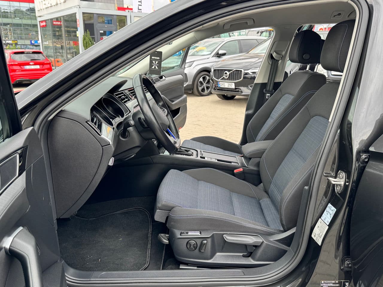 2021 Volkswagen Passat GTE — Miniatură 5