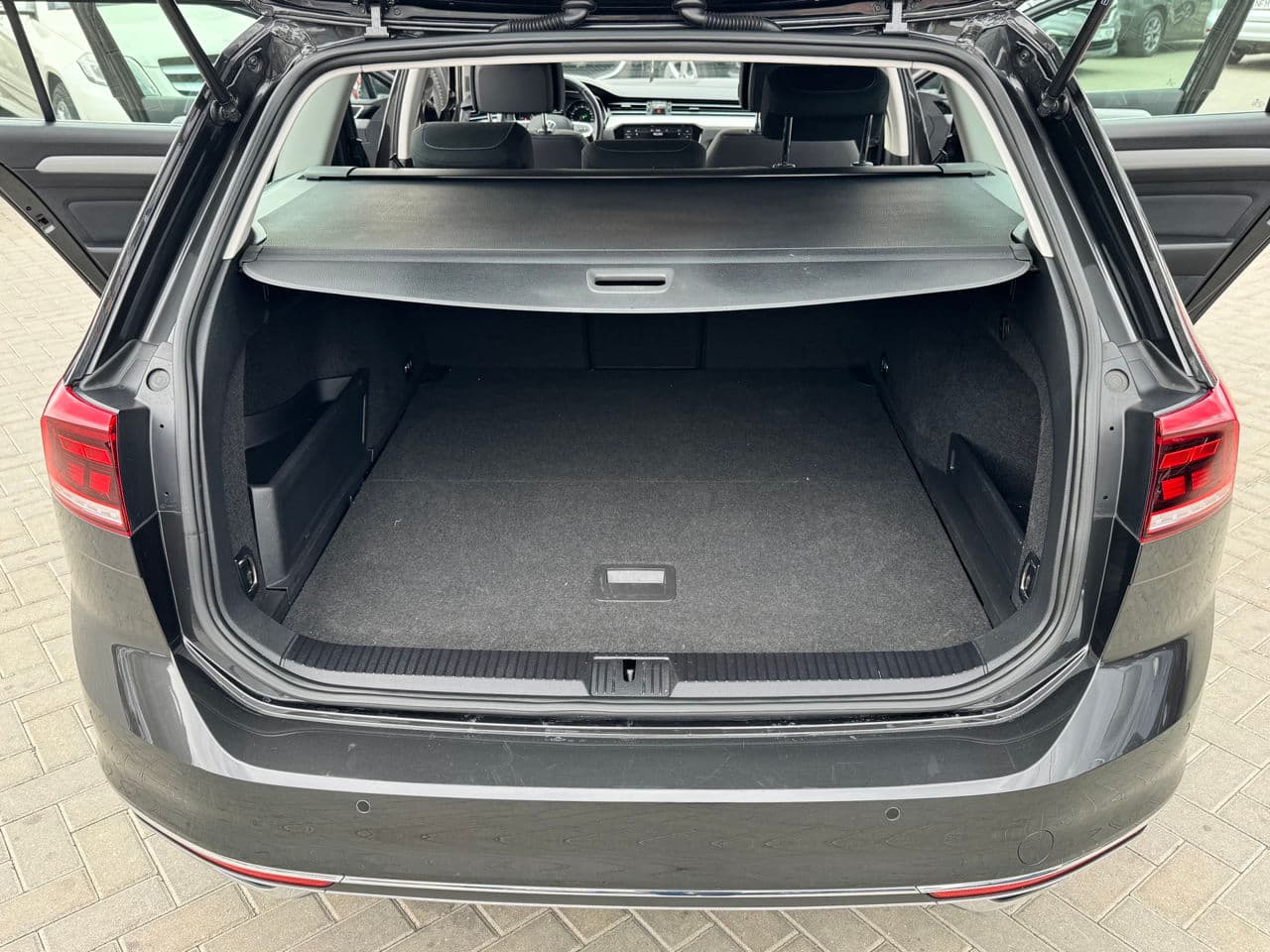 2021 Volkswagen Passat GTE — Miniatură 21