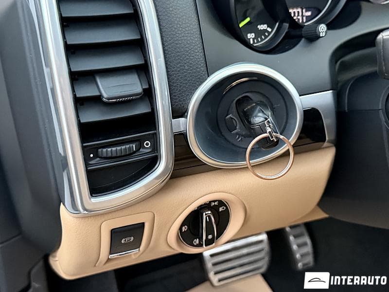 2016 Porsche Cayenne S Hybrid — Miniatură 18