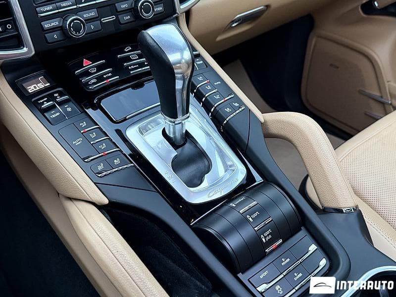 2016 Porsche Cayenne S Hybrid — Miniatură 12