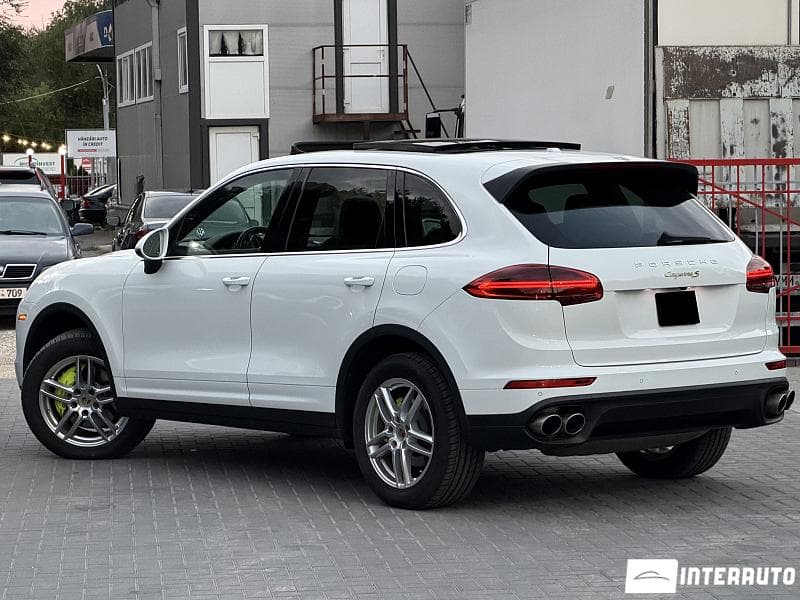 2016 Porsche Cayenne S Hybrid — Miniatură 2