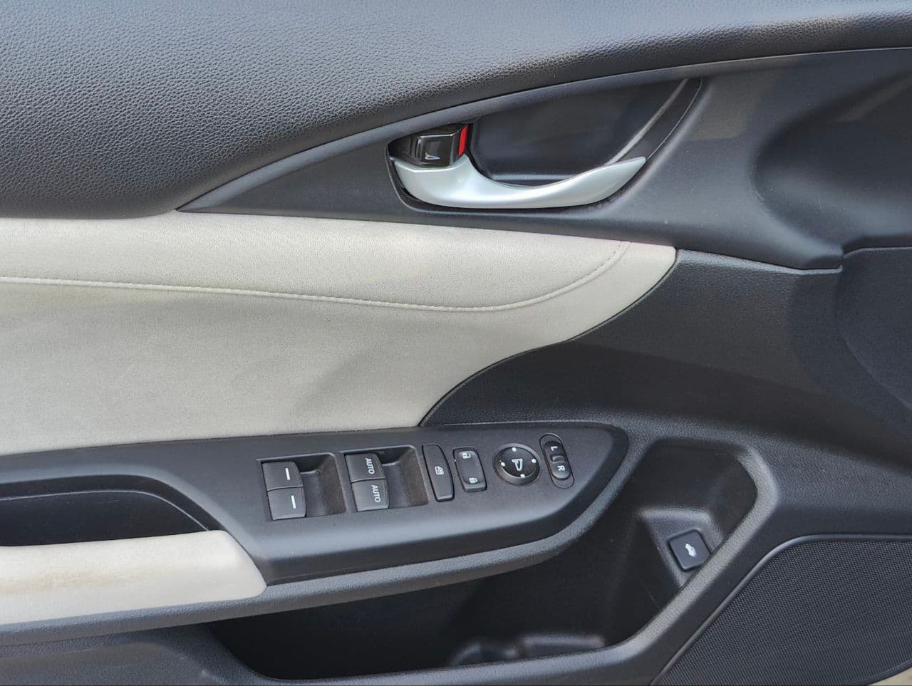2018 Honda Insight — Miniatură 15