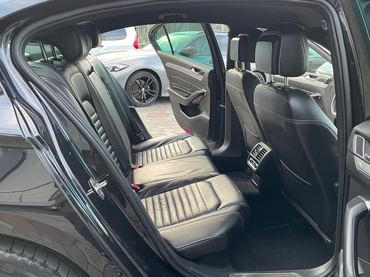 2022 Volkswagen Passat GTE — Miniatură 21