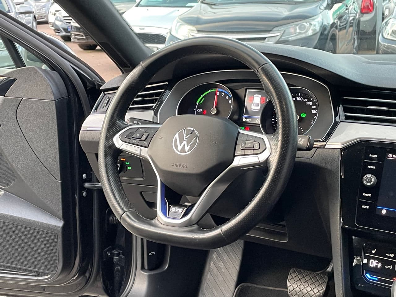 2022 Volkswagen Passat GTE — Miniatură 9