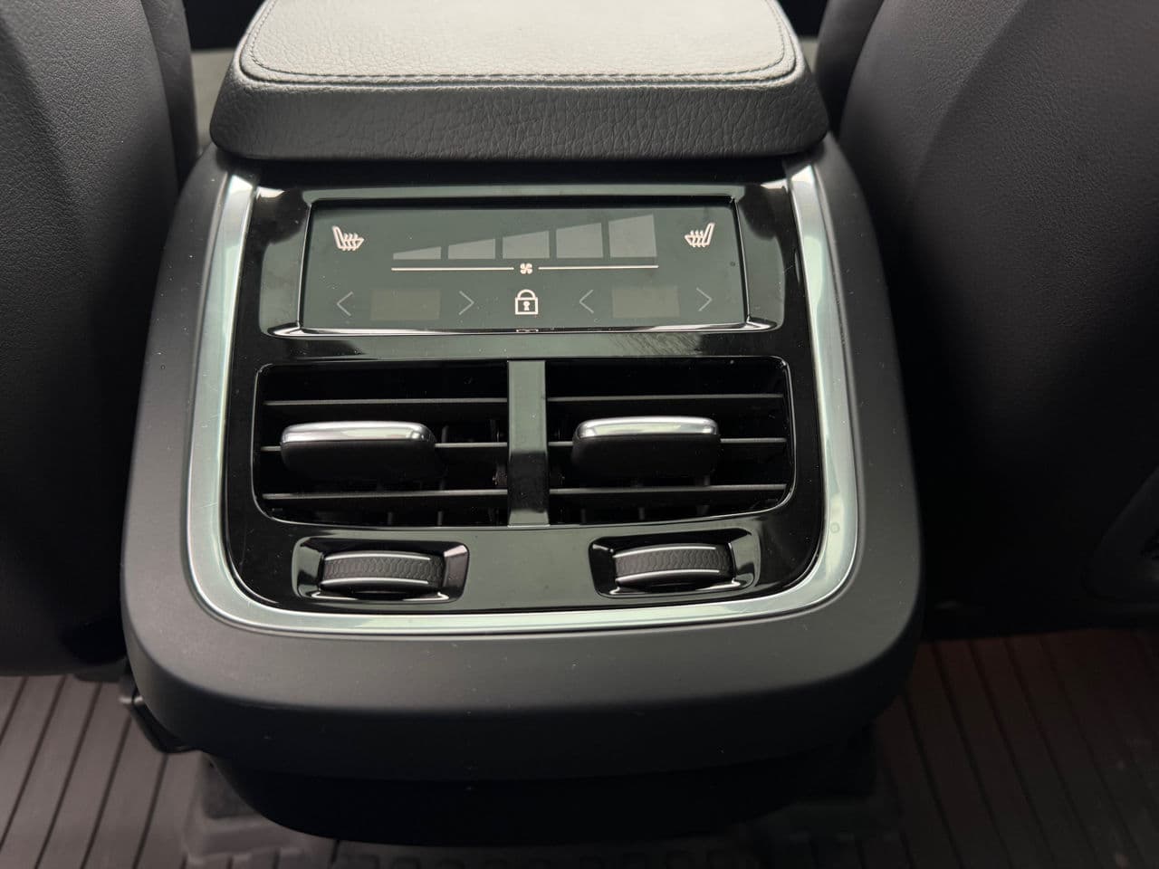 Volvo XC 90 2019 — Миниатюра 16
