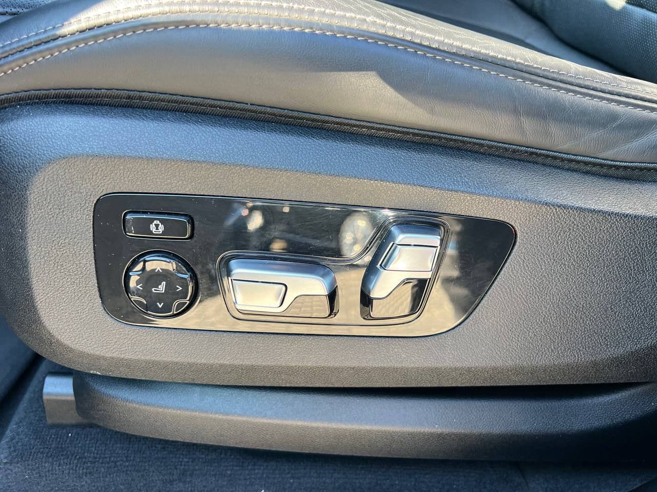 BMW X5 5.0i 2022 — Миниатюра 17