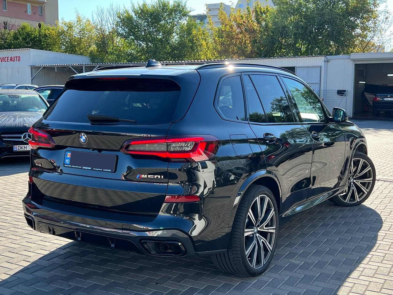 BMW X5 5.0i 2022 — Миниатюра 3