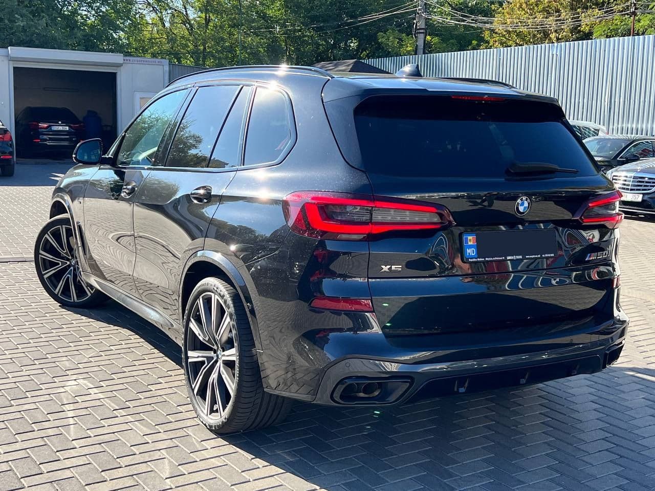 BMW X5 5.0i 2022 — Миниатюра 2