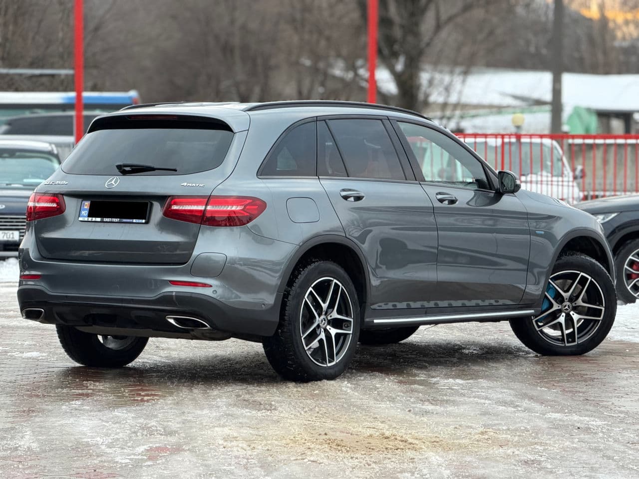 2017 Mercedes GLC 350e — Miniatură 3