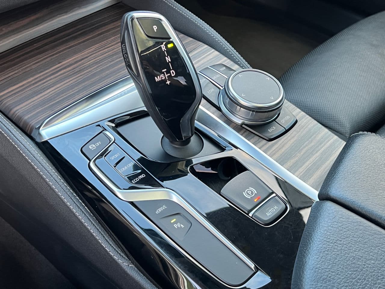2018 BMW 530e — Miniatură 13