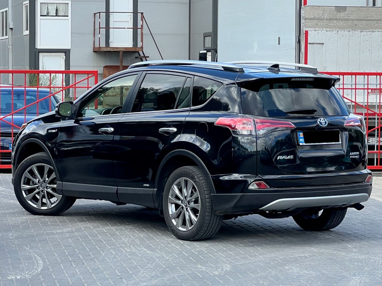 2016 Toyota Rav-4 — Miniatură 2