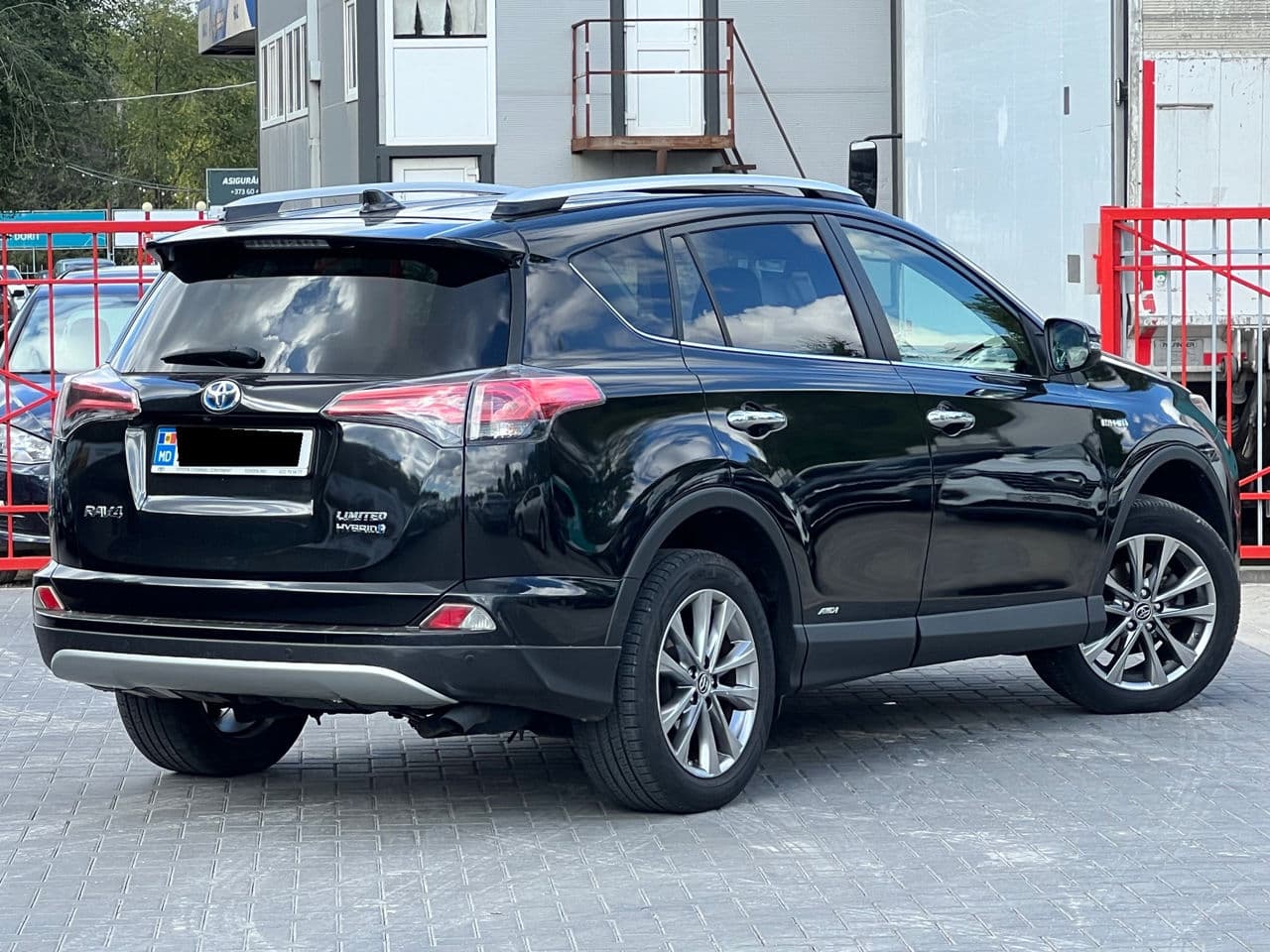 2016 Toyota Rav-4 — Miniatură 4