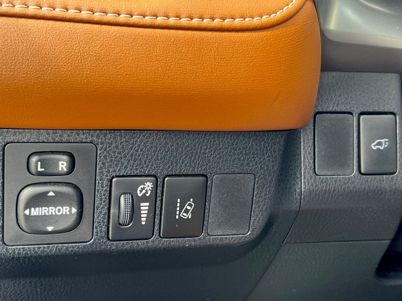 2016 Toyota Rav-4 — Miniatură 12