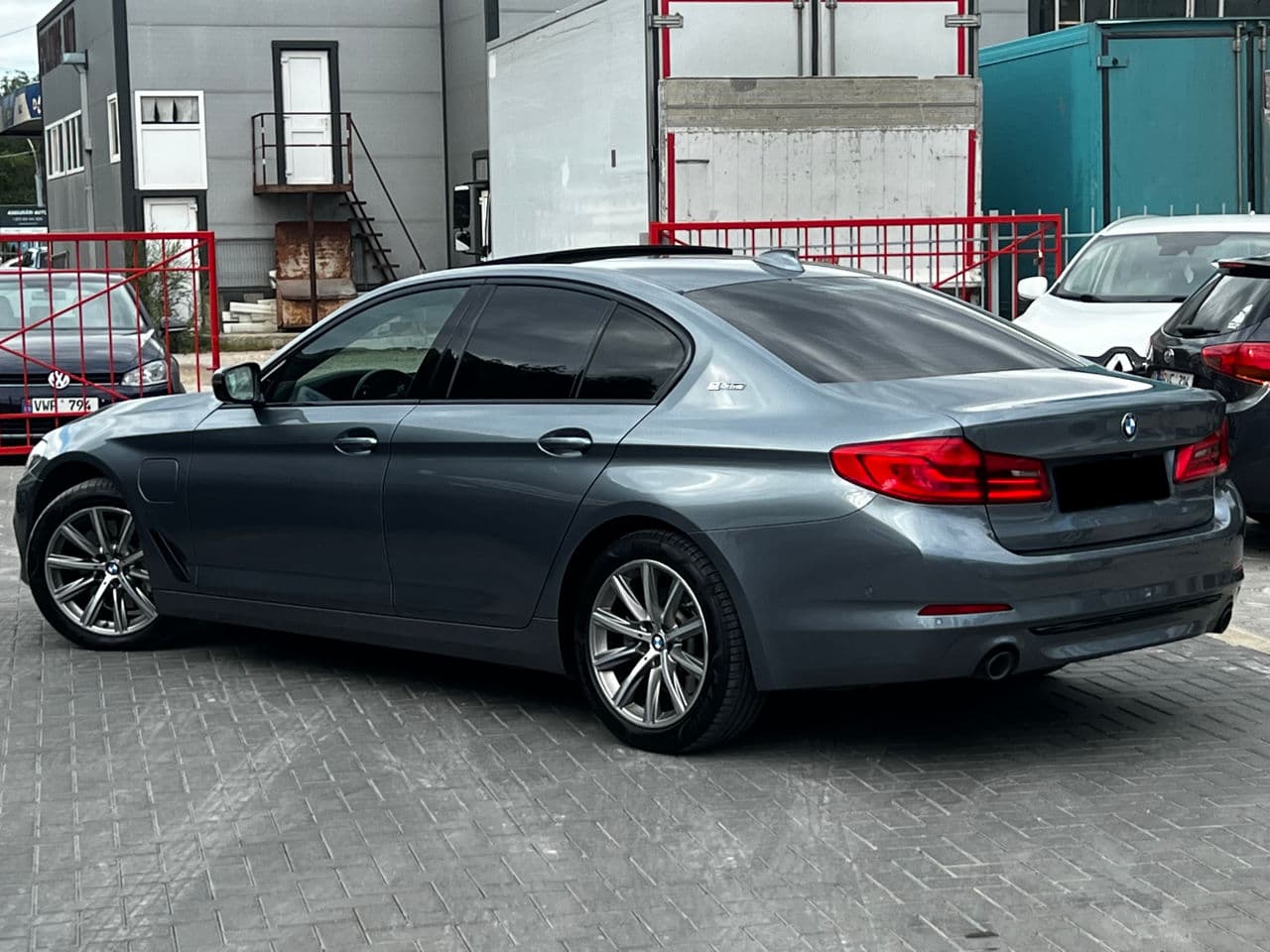 BMW 530e 2018 — Миниатюра 4