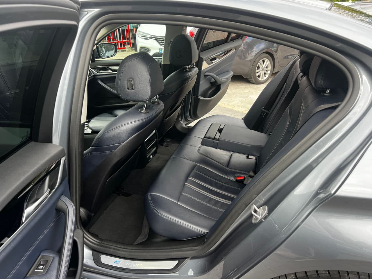 BMW 530e 2018 — Миниатюра 8