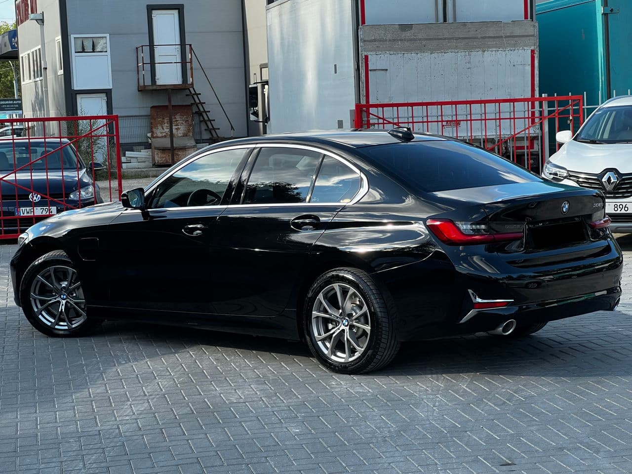 2020 BMW 330E — Miniatură 2