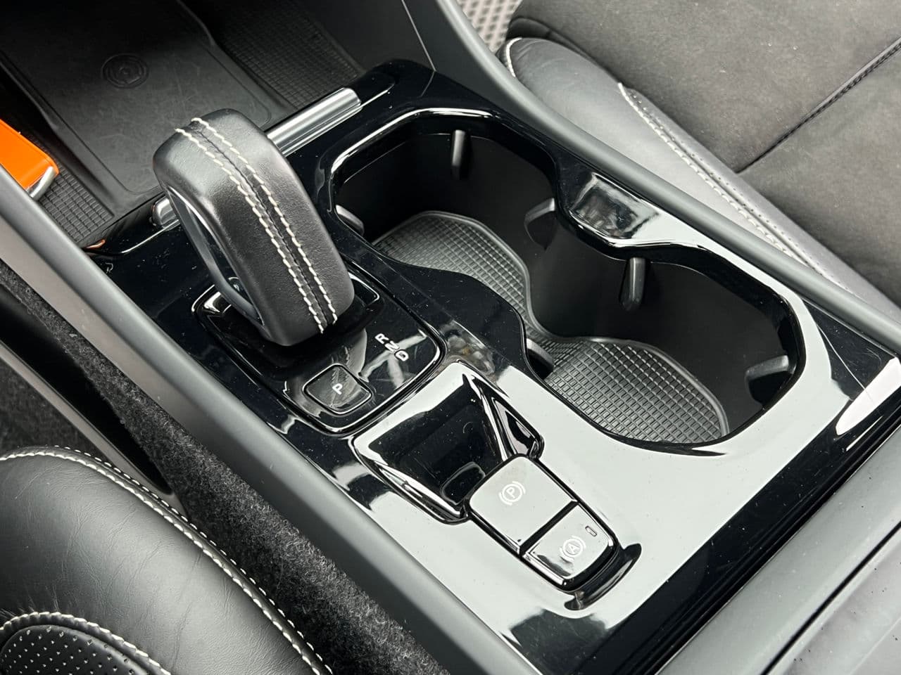 Volvo XC 40 2020 — Миниатюра 14