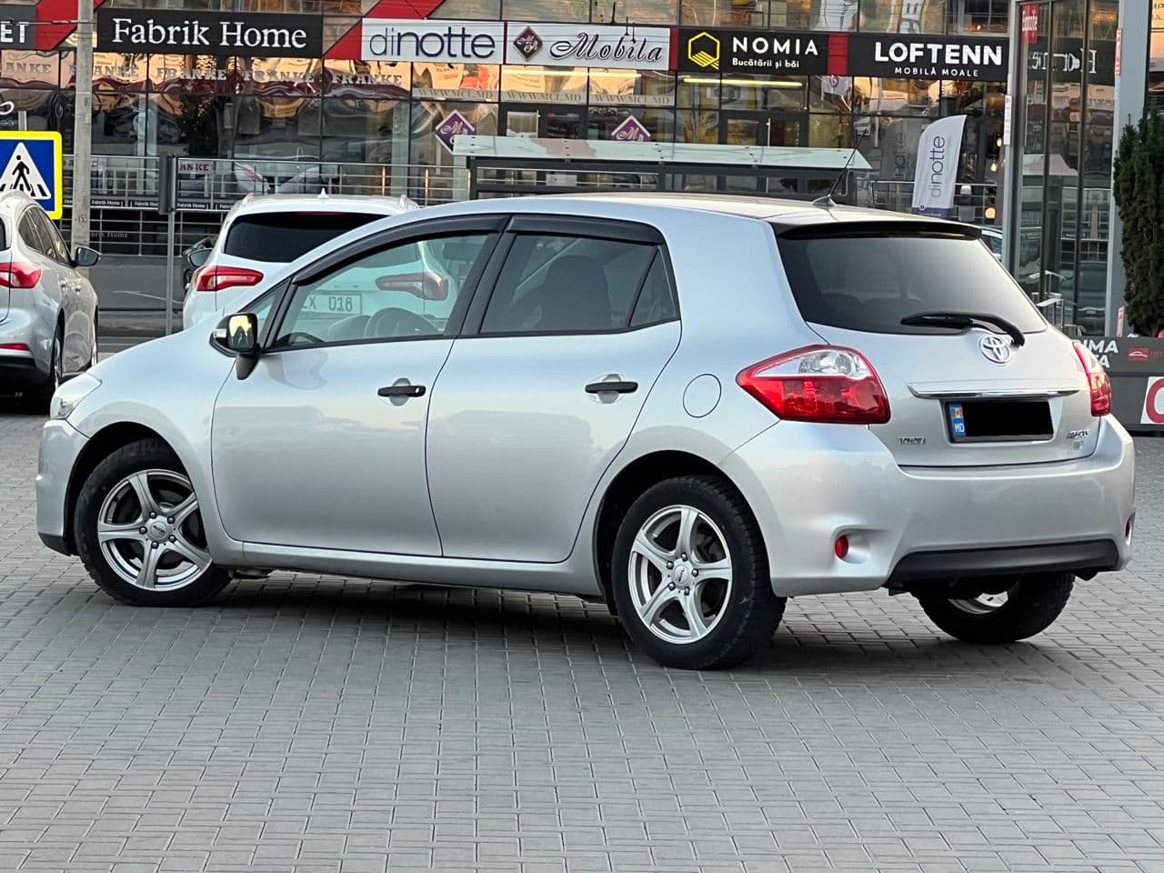 2012 Toyota Auris — Miniatură 4