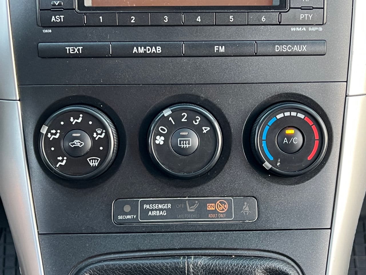 2012 Toyota Auris — Miniatură 10