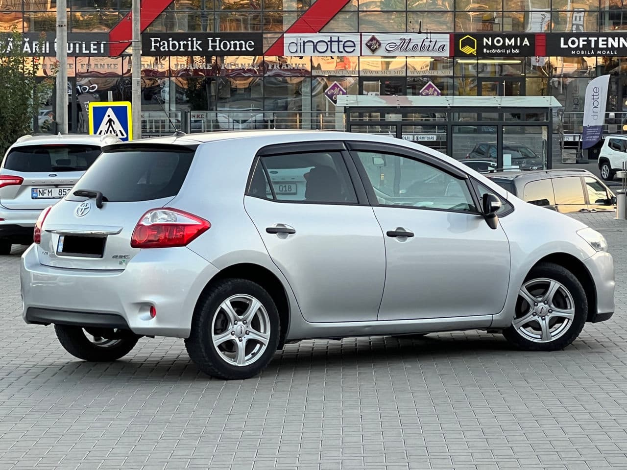 2012 Toyota Auris — Miniatură 3