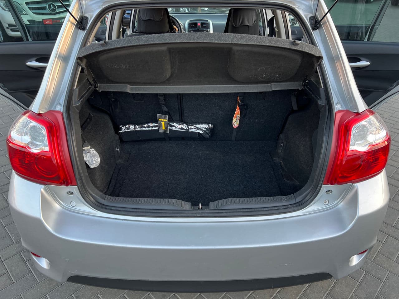2012 Toyota Auris — Miniatură 18