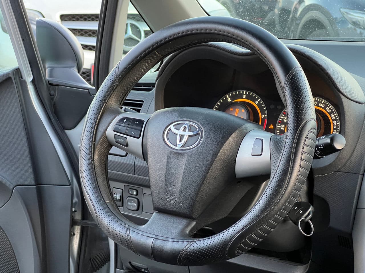 2012 Toyota Auris — Miniatură 7
