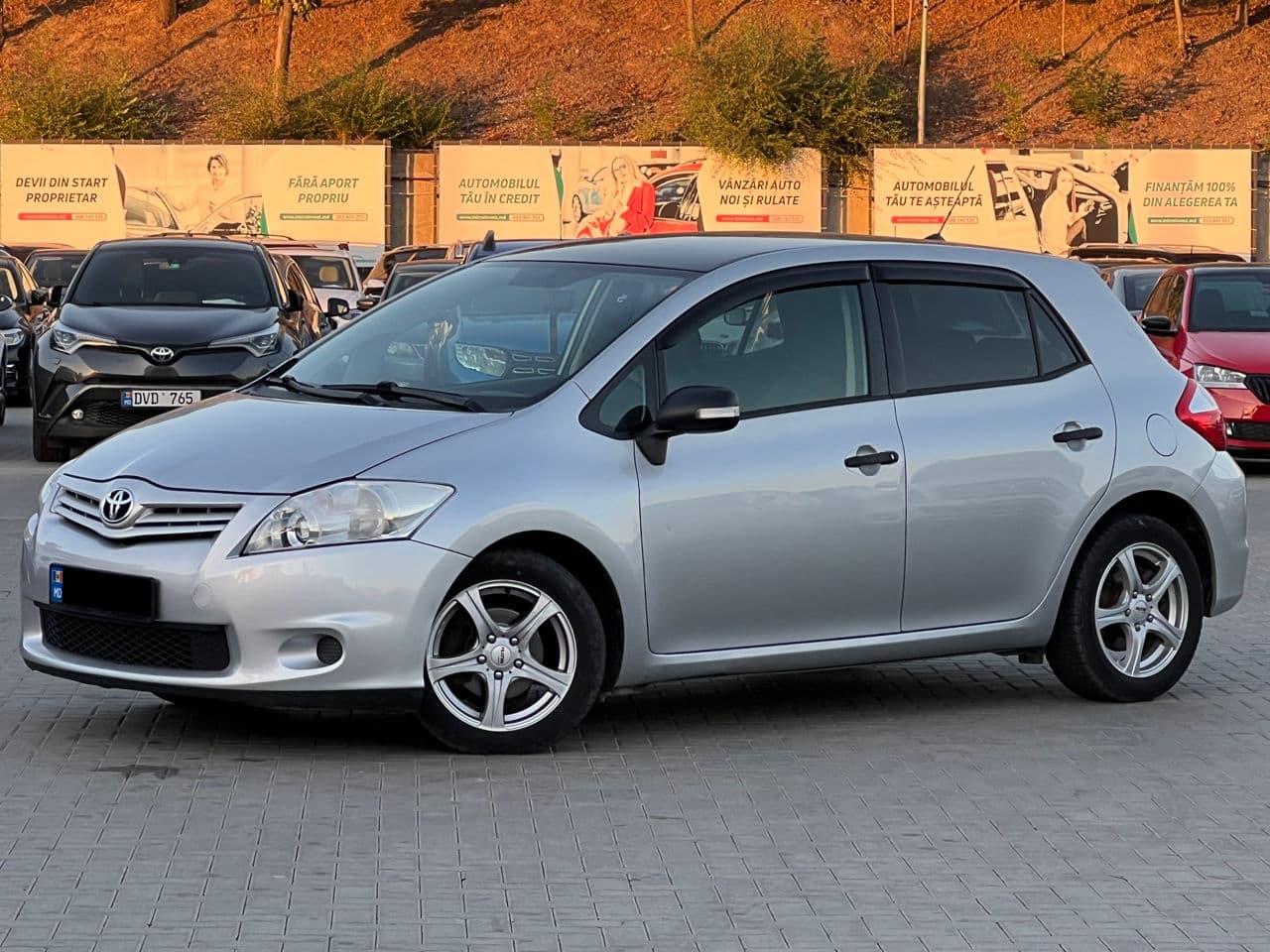 2012 Toyota Auris — Miniatură 2