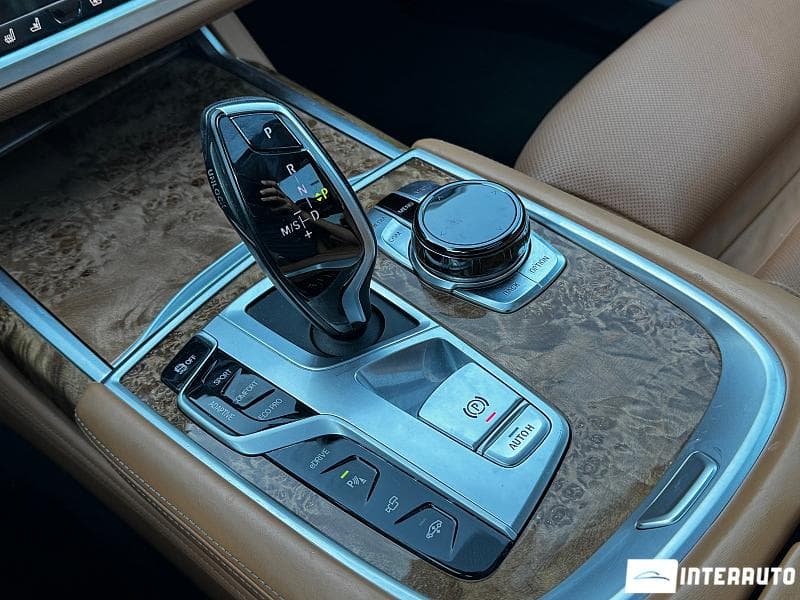 2017 BMW 740e — Miniatură 12
