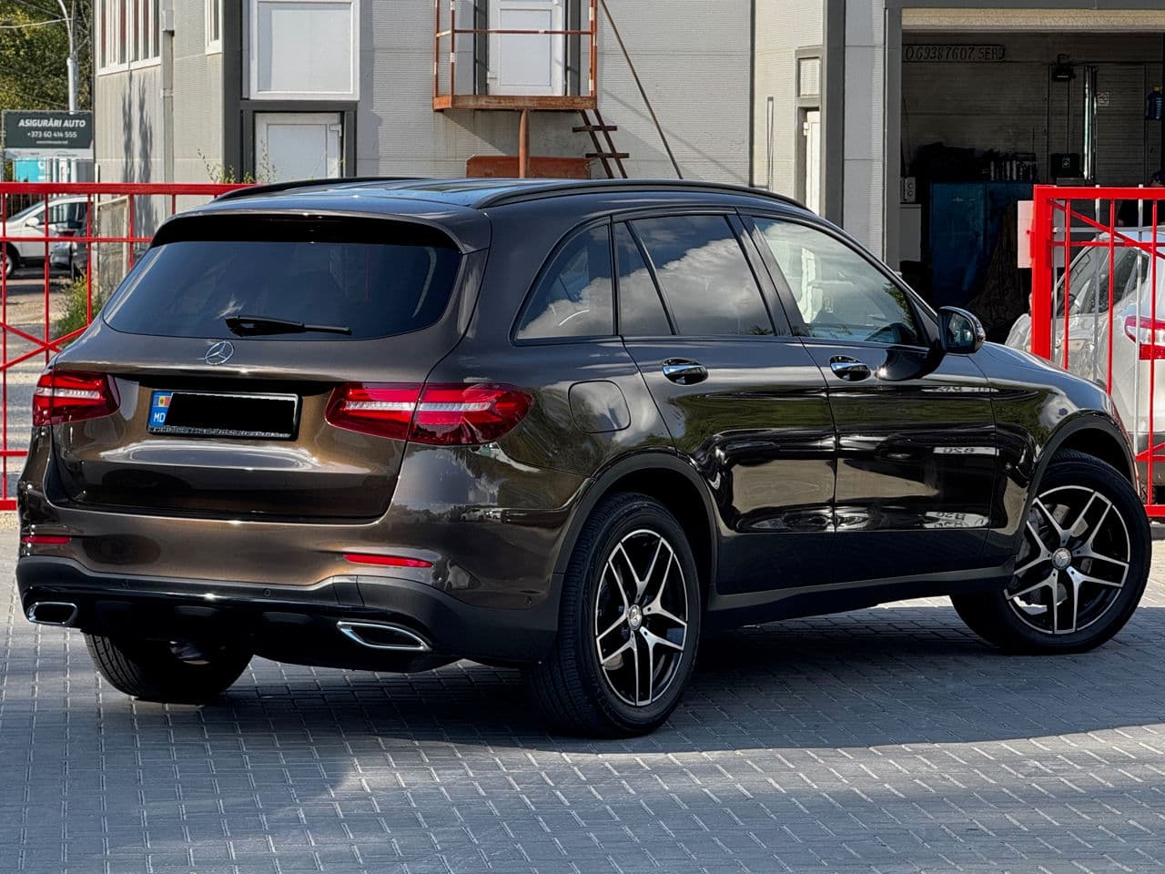 2016 Mercedes GLC 250d — Miniatură 2