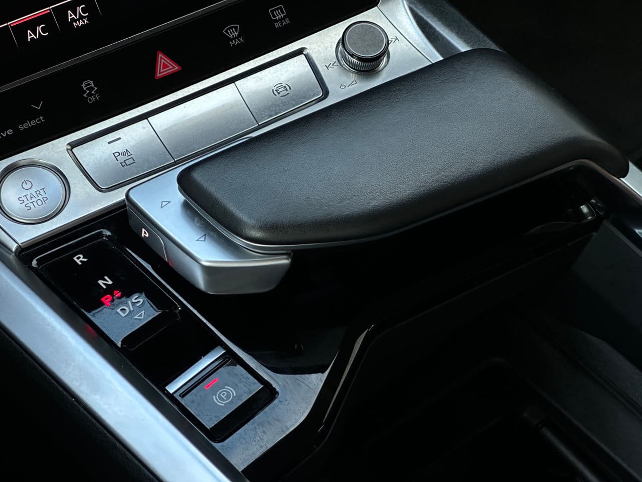 2020 Audi E-tron — Miniatură 12
