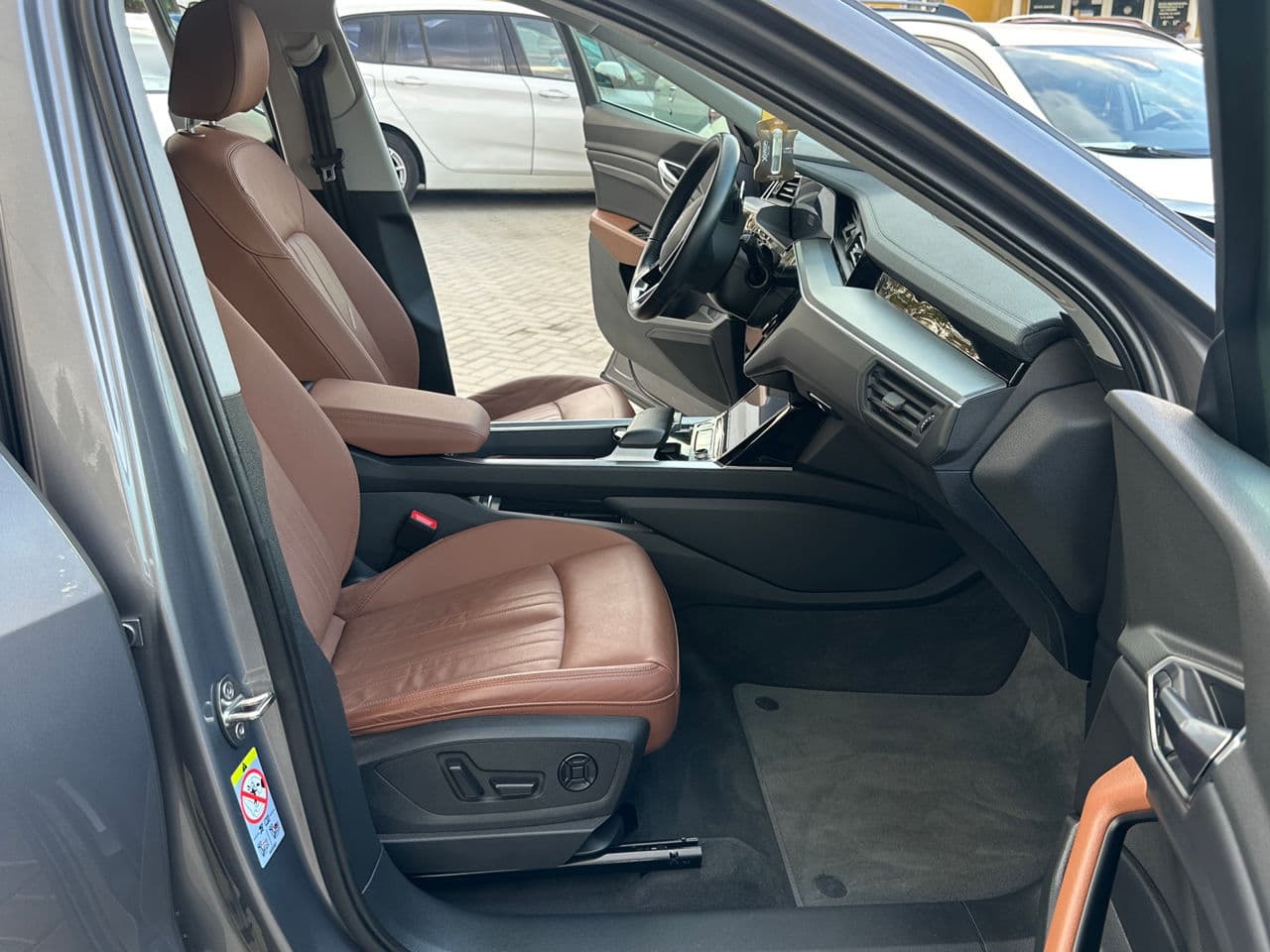 2020 Audi E-tron — Miniatură 15