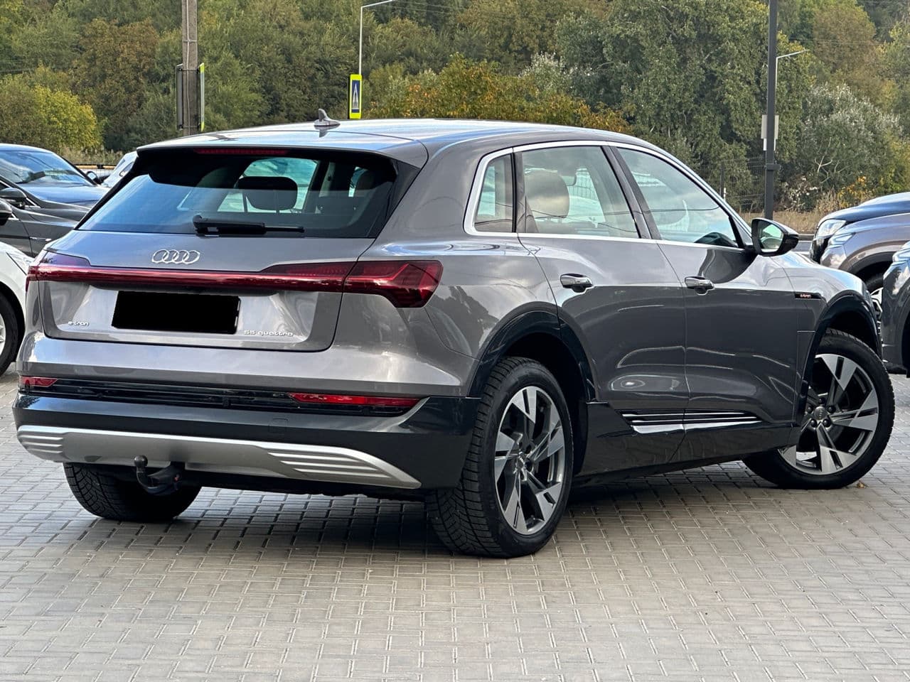 2020 Audi E-tron — Miniatură 3