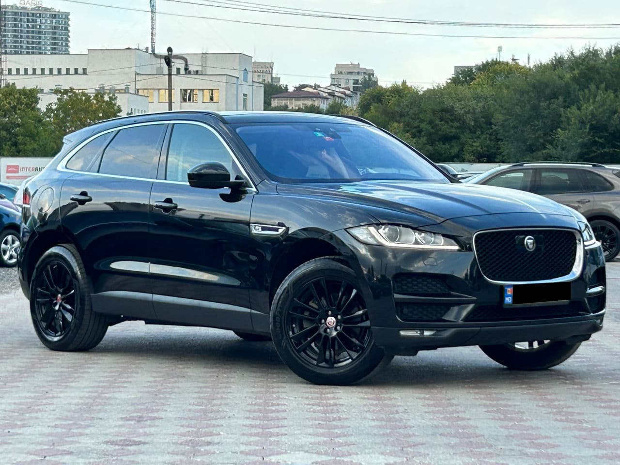 2017 Jaguar F-Pace — Miniatură 4