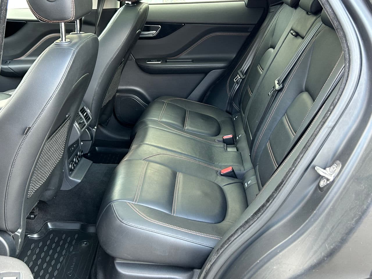 2017 Jaguar F-Pace — Miniatură 22